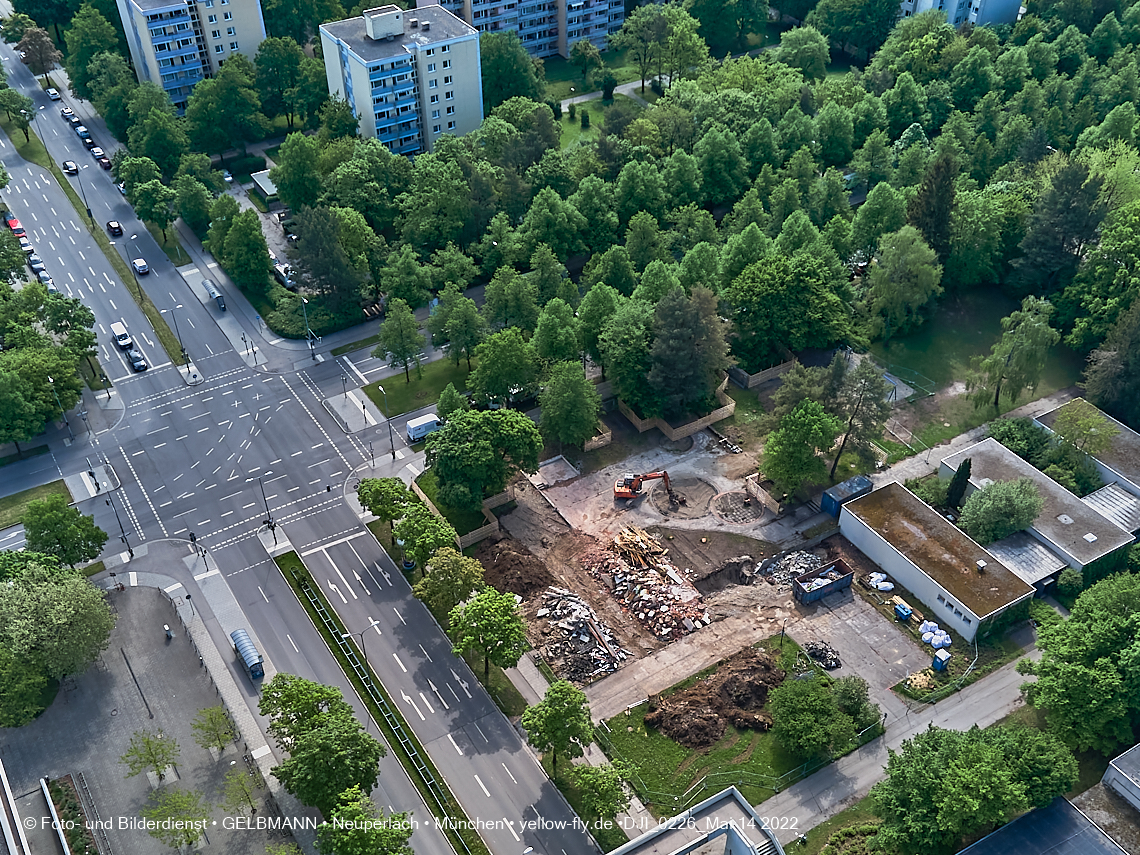 14.05.2022 - Luftbilder von der Baustelle Haus für Kinder in Neuperlach